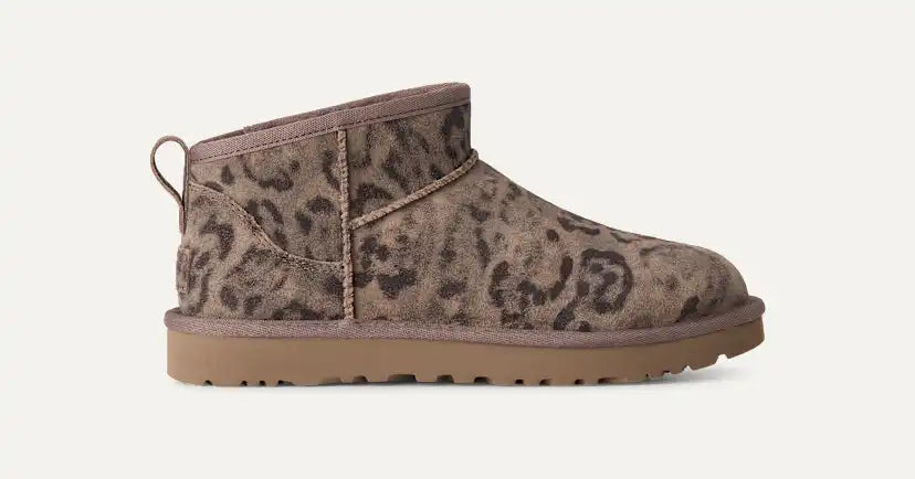 Femme Classic Ultra Mini Spotted Boot - CHE