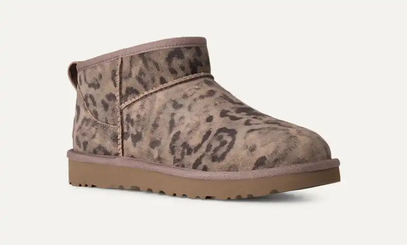 Femme Classic Ultra Mini Spotted Boot - CHE